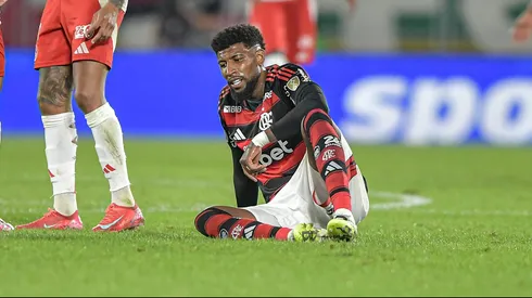 Emerson Royal foi duramente criticado na derrota para o Fluminense