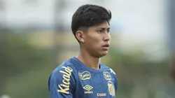 Miguelito jogador do Santos durante treino no Centro de Treinamento CT Rei Pele, neste domingo (05).