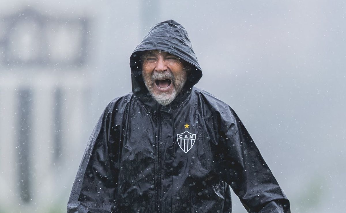 Sampaoli dispensa 11 jogadores no Atlético e lista de saídas ainda pode aumentar com negociação de Rony