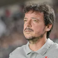 Diniz dá aval e Vasco busca saída de Hugo Moura e Tchê Tchê