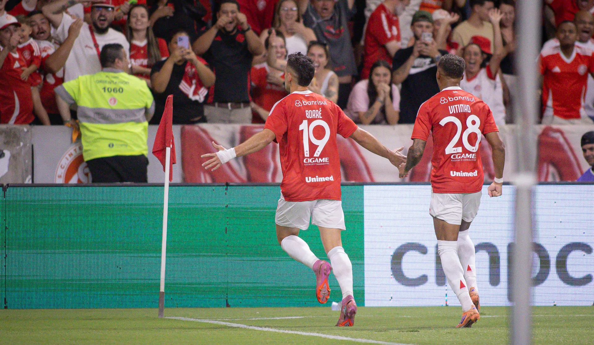 Rafael Borré comemorando durante o Gre-Nal 449 – Foto: Maxi Franzoi/AGIF