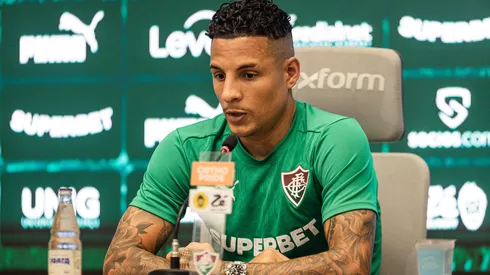 Guilherme Arana durante apresentação no Fluminense. O lateral não esqueceu do Galo – FOTOS: MARINA GARCIA / FLUMINENSE F.C.