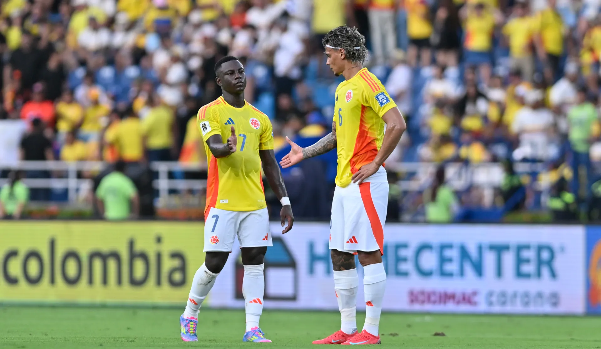 Marino Hinestroza em ação pela Seleção Colombiana – Foto: Gabriel Aponte/Getty Images