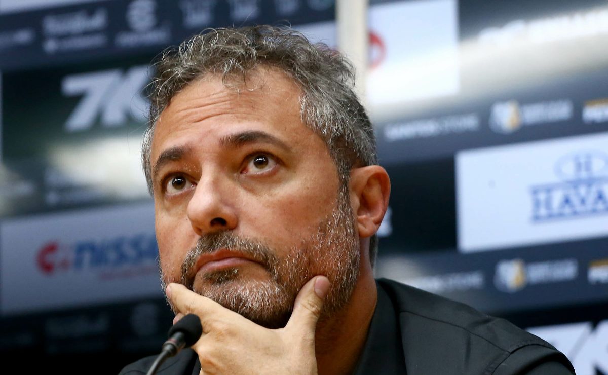 Santos é pressionado para vender JP Chermont após Vojvoda ‘encostar’ o lateral-direito