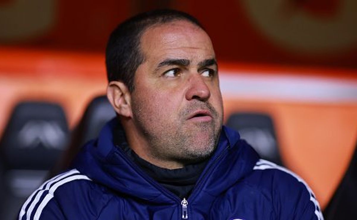 André Jardine racha com diretor do América durante as negociações por Raphael Veiga, do Palmeiras