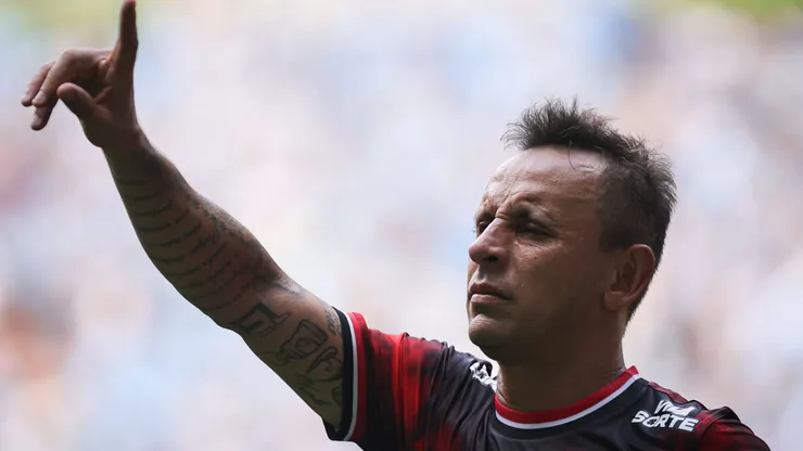 RS - PORTO ALEGRE - 01/12/2024 - BRASILEIRO A 2024, GREMIO X SAO PAULO - Rafinha jogador do Sao Paulo durante partida contra o Gremio no estadio Arena do Gremio pelo campeonato Brasileiro A 2024. Foto: Maxi Franzoi/AGIF