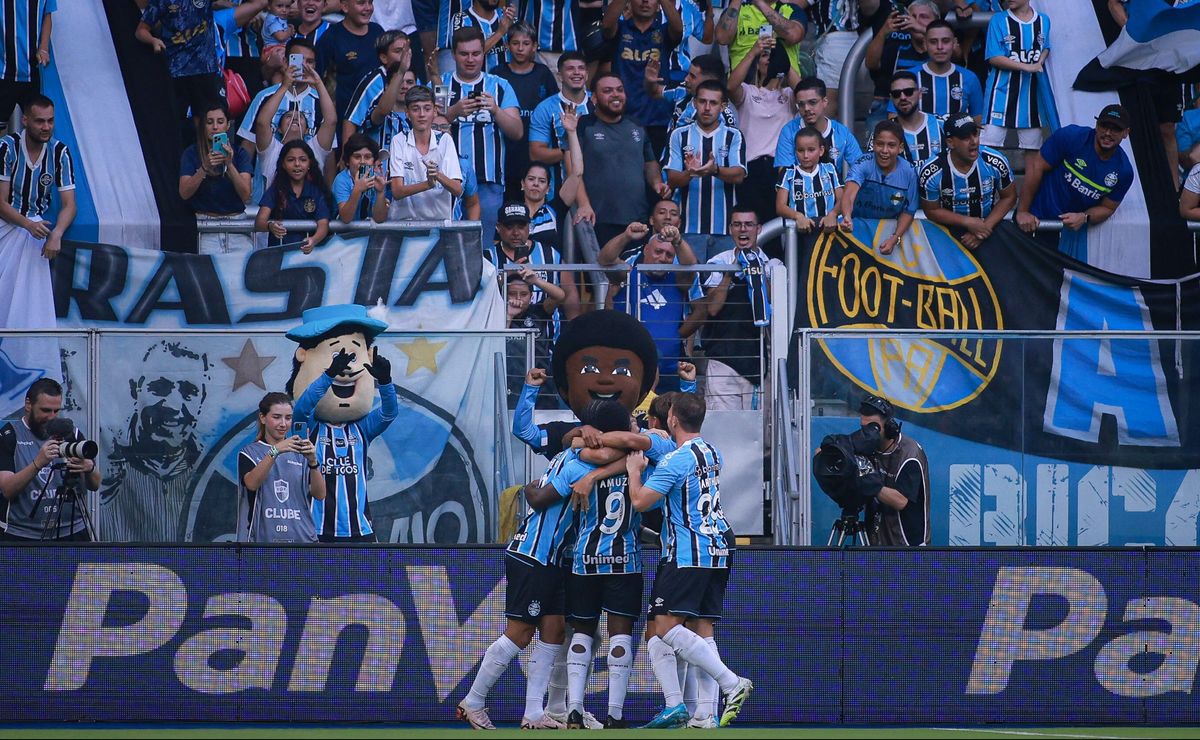 Cristaldo dá a volta por cima no Grêmio, ganha moral com Luis Castro e vira titular absoluto no meio-campo