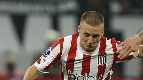 Ascacíbar em campo pelo Estudiantes.