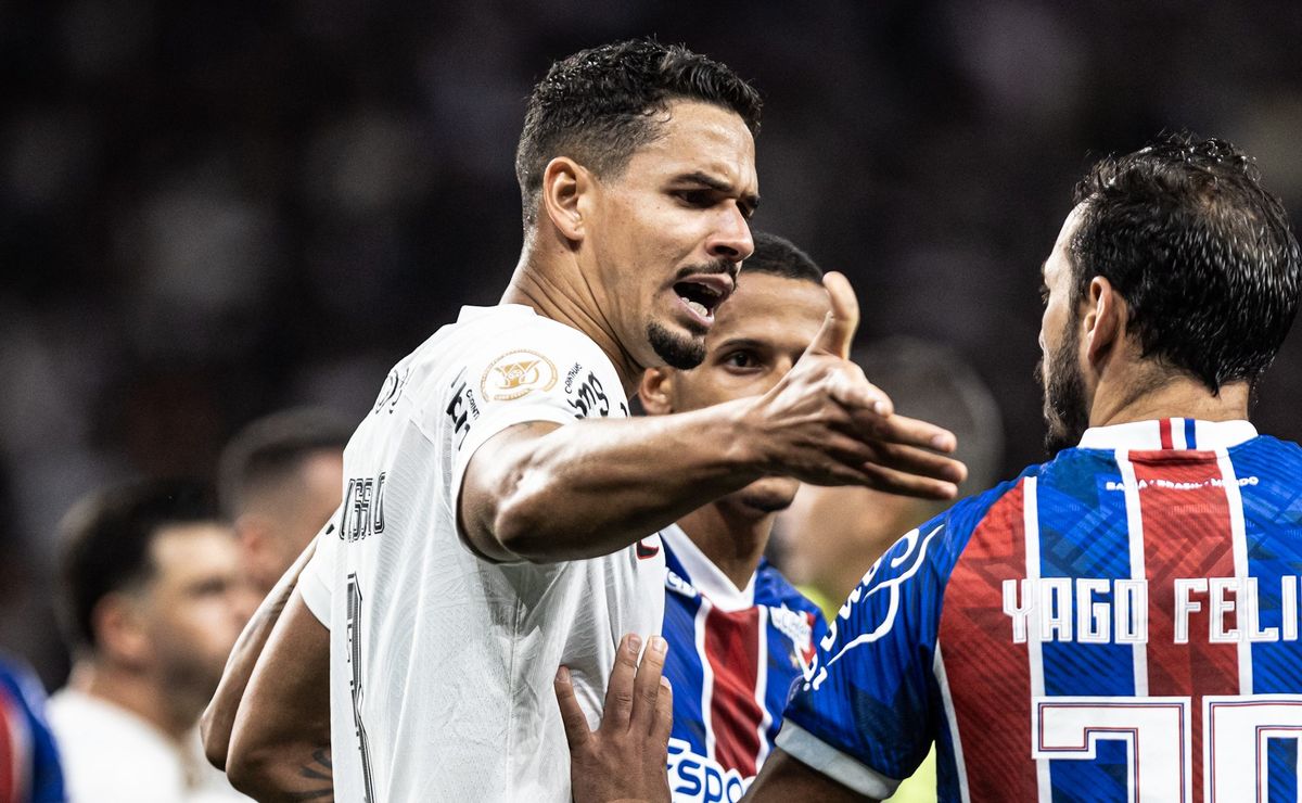 Corinthians busca novo zagueiro no mercado e avalia volta de Lucas Veríssimo, diz jornalista