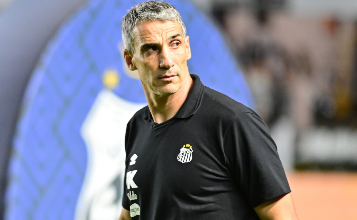 Escalação do Santos: Vojvoda define mudanças no meio-campo para enfrentar a Chapecoense