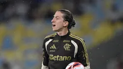 Filipe Luís gesticulando durante o Fla-Flu.