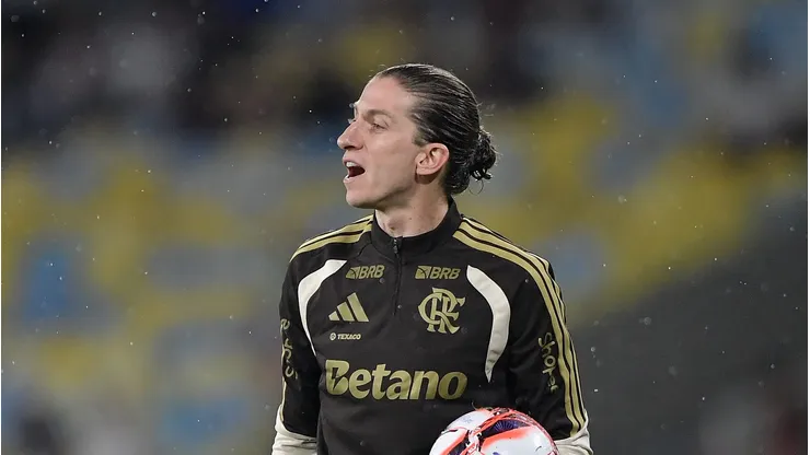 Filipe Luís gesticulando durante o Fla-Flu.