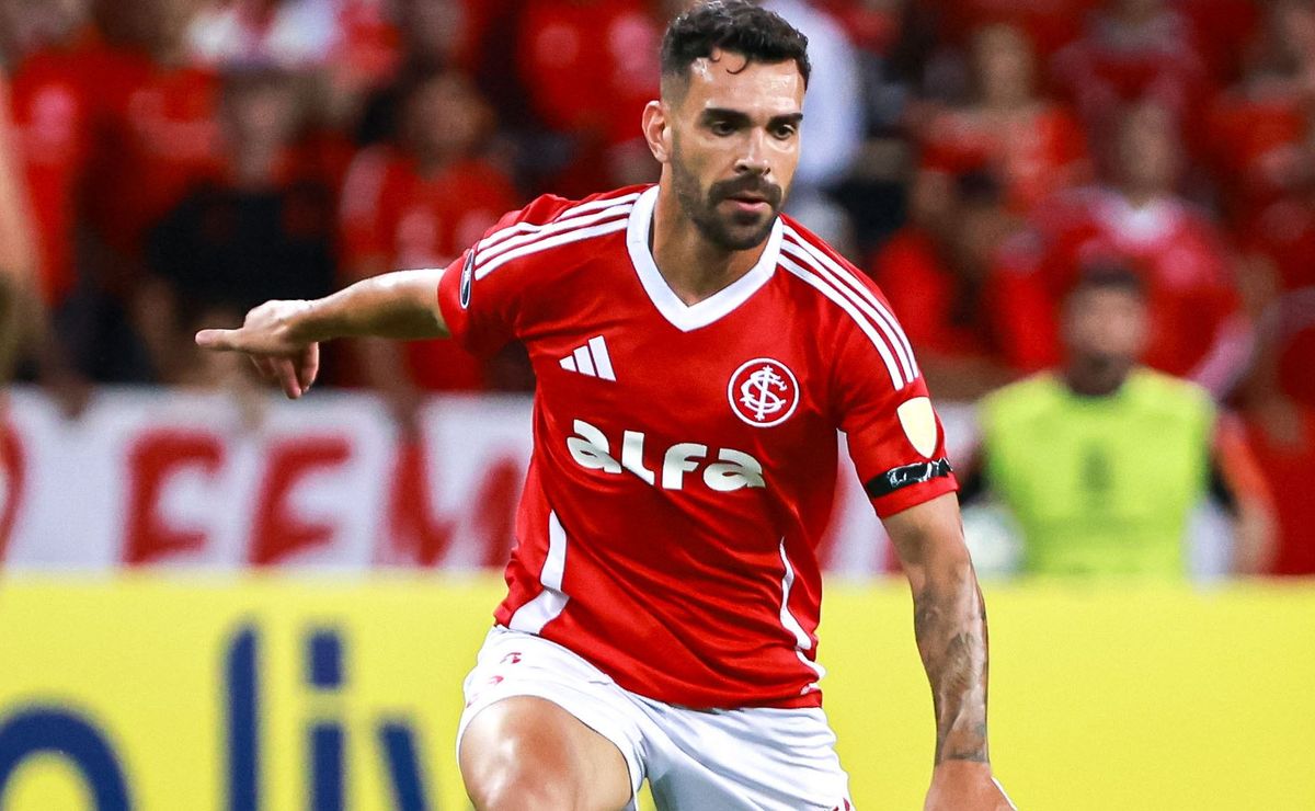 Bruno Henrique exalta estilo intenso de Paulo Pezzolano no Internacional após vitória no Gre-Nal
