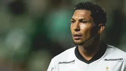 Rony fecha com o Santos. Foto: Pedro Souza / Atlético