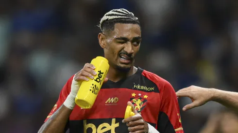 Derik Lacerda, atacante do Sport em partida pelo campeonato brasileiro (Foto: Pedro Vilela/Getty Images)