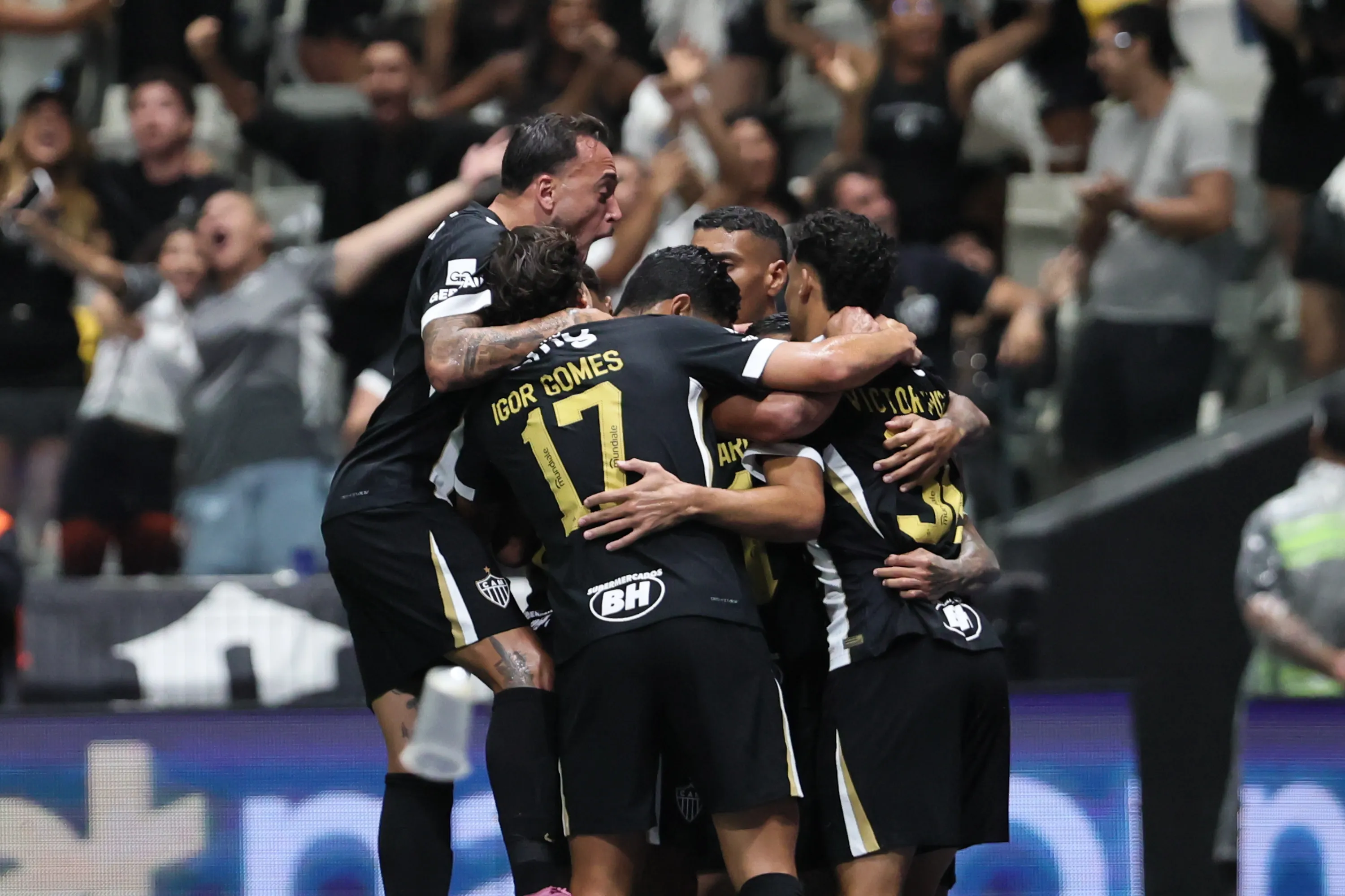 Bernard jogador do Atletico comemora seu gol durante partida contra o Cruzeiro no estadio Arena MRV pelo campeonato Mineiro 2026. Foto: Gilson Lobo/AGIF