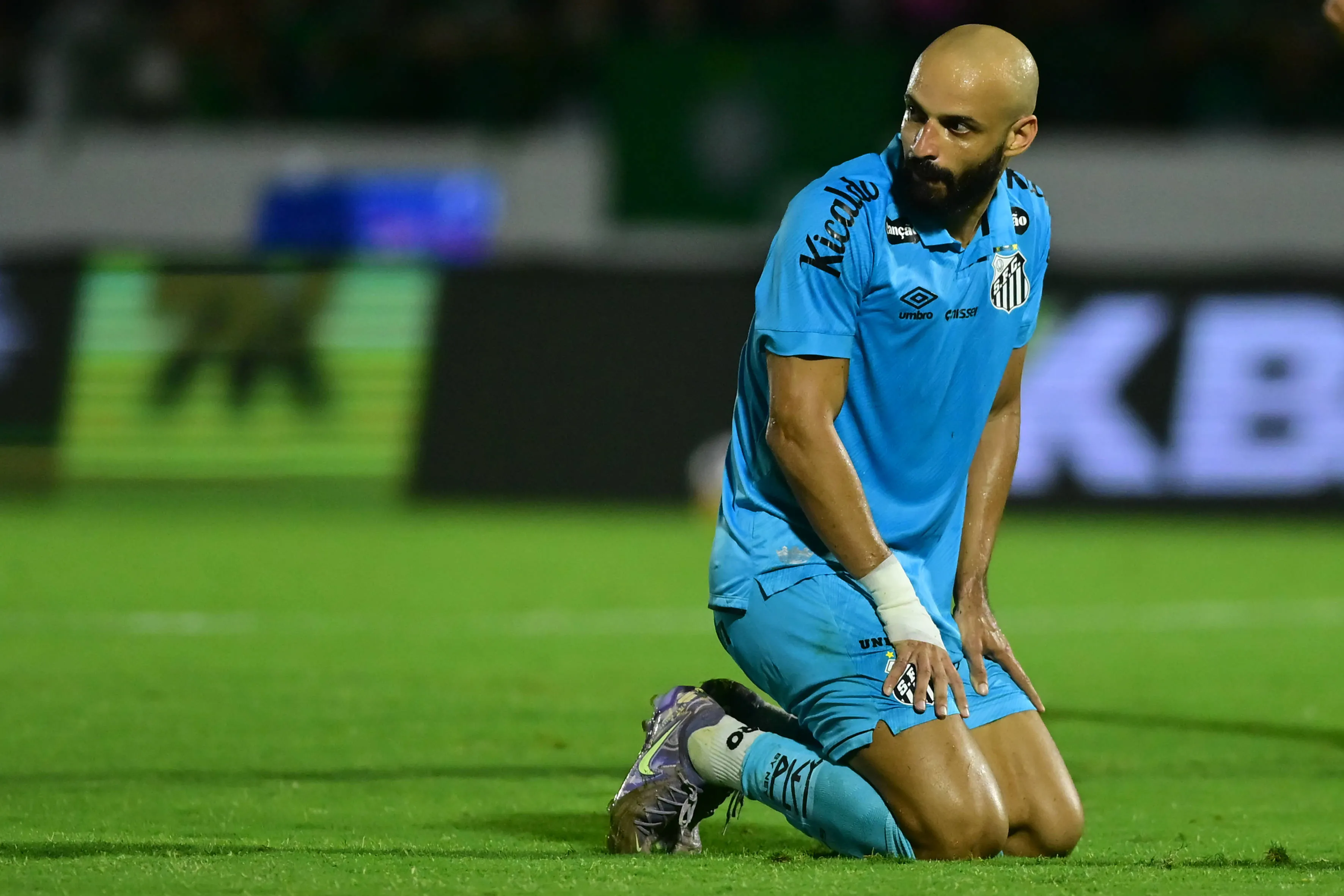 Thaciano é outro que está no departamento médico e desfalca Peixe em Chapecó – Foto: Eduardo Carmim/Photo Premium/SPP