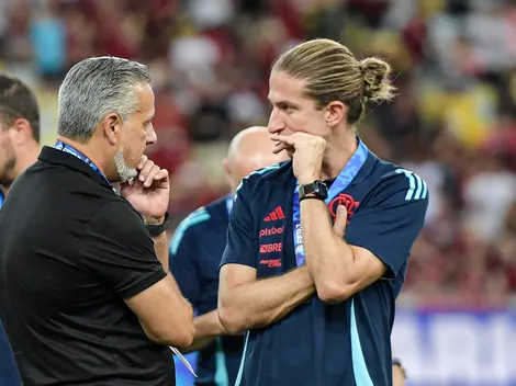 Flamengo não desiste, mas trata com cautela contratação do centroavante