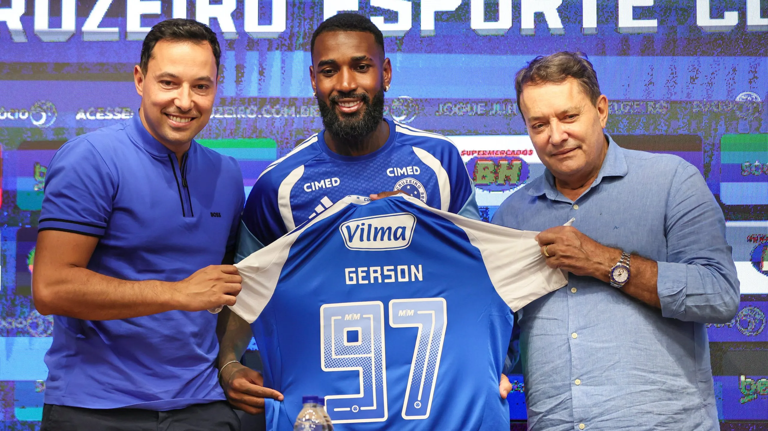 Gerson em sua apresentação na Raposa.   Foto: Gilson Lobo/AGIF