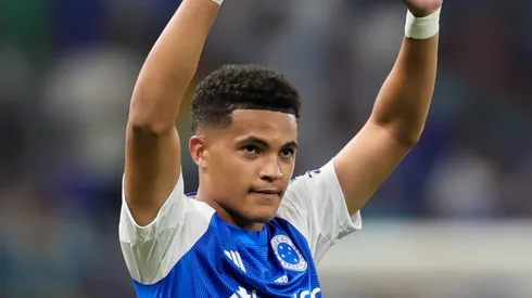 Kaua Prates jogador do Cruzeiro durante partida contra o Fortaleza no estadio Mineirao pelo campeonato Brasileiro A 2025. Foto: Gilson Lobo/AGIF