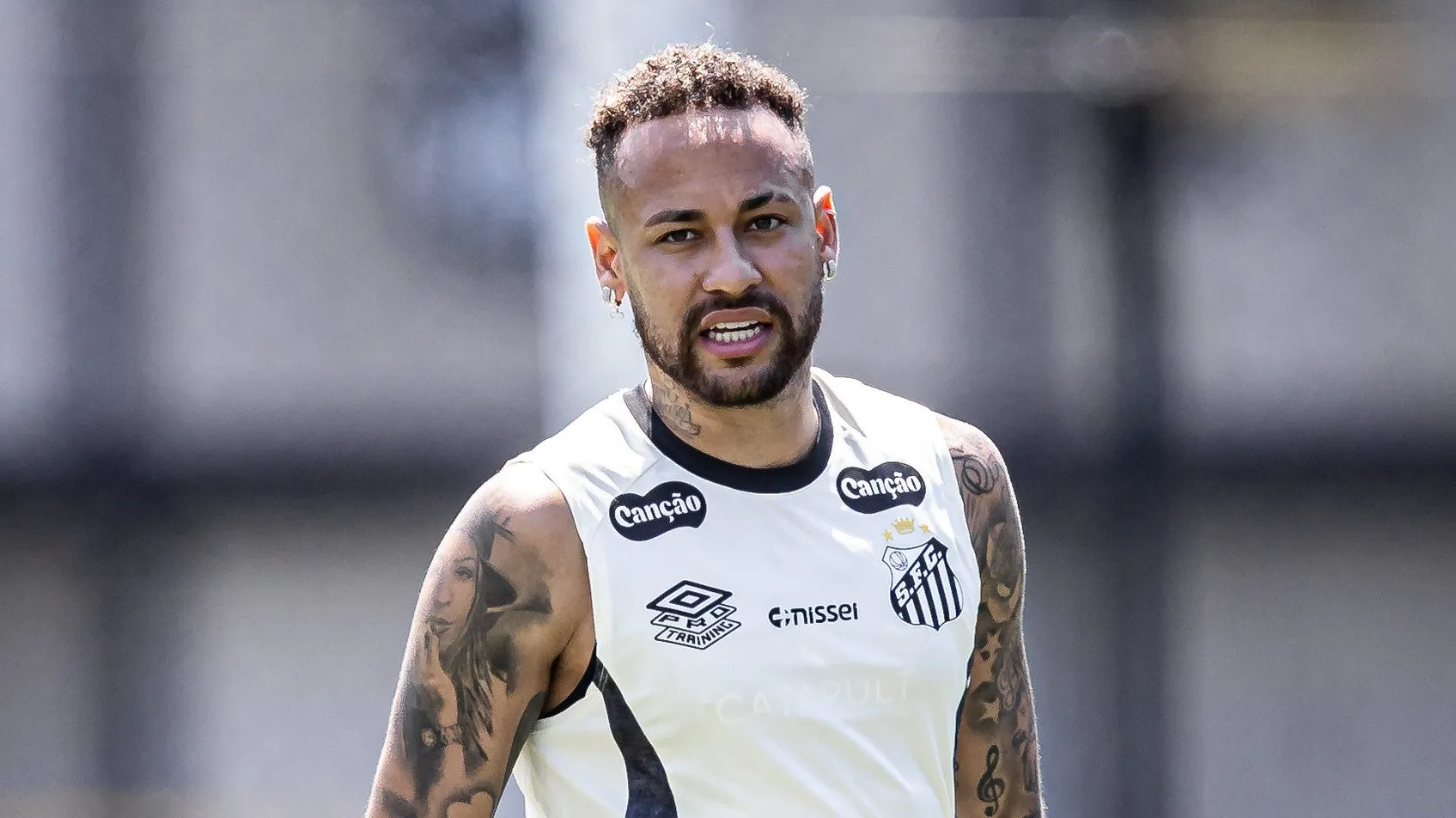 Neymar volta a treinar com bola. Foto: Raul Baretta/ Santos FC.