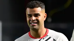 Alisson jogador do Sao Paulo durante aquecimento antes da partida contra o Santos no estadio Vila Belmiro pelo campeonato Brasileiro A 2025. Foto: Jota Erre/AGIF