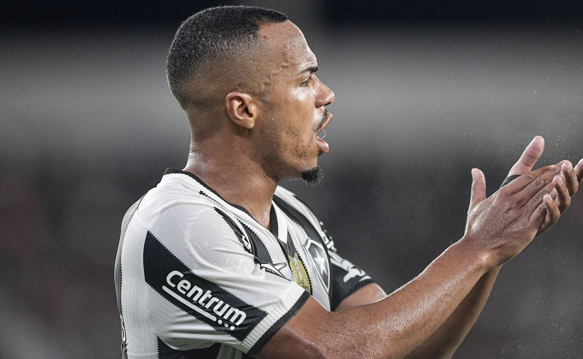 Botafogo firma aposta em Wallace Davi como substituto de Marlon Freitas e jovem impressiona em números