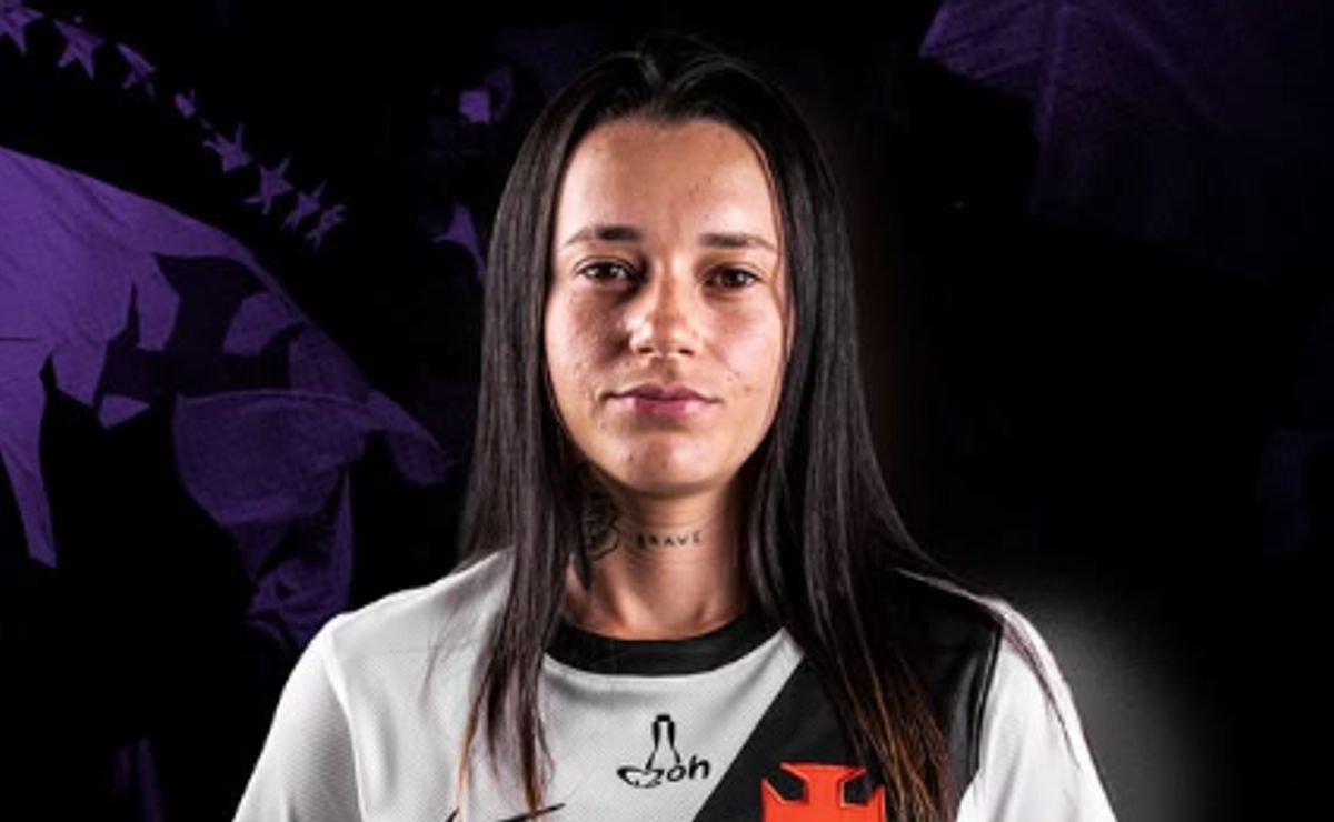 Vasco oficializa a contratação da meia Nayara Couto, que estava no Avaí Kindermann