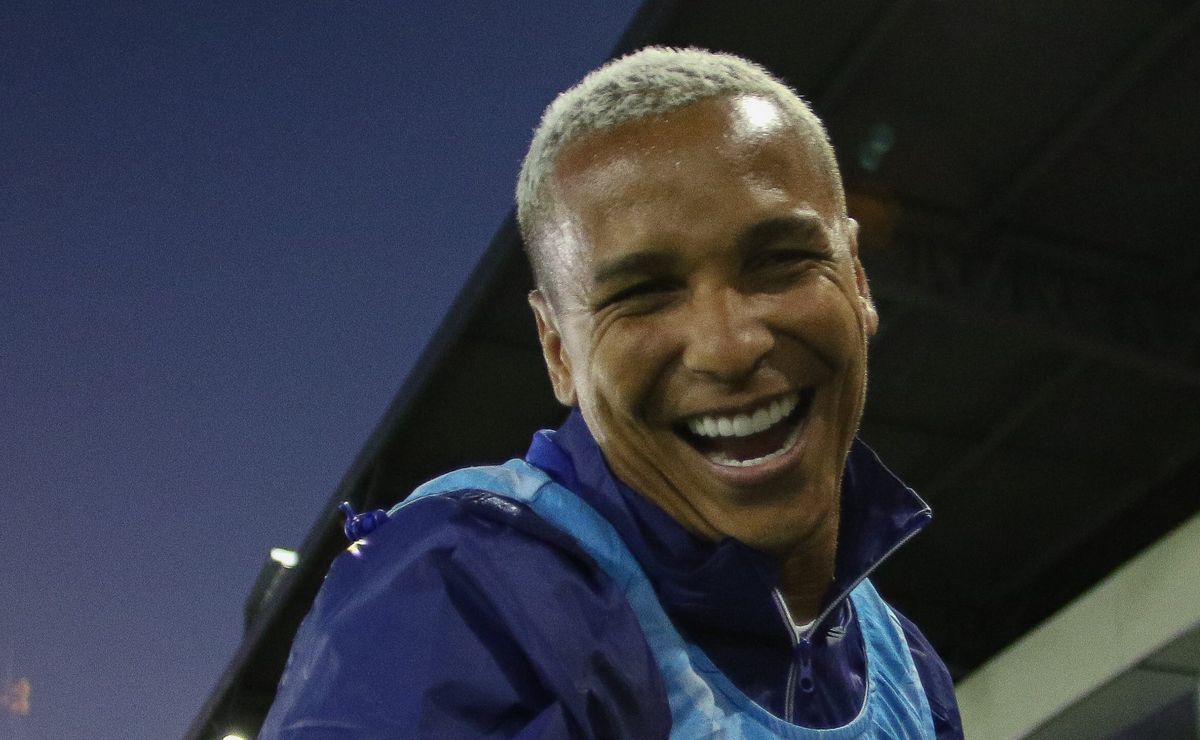 Presidente da LDU, Isaac Álvarez, revela motivo da contratação de Deyverson: “solicitação do Tiago Nunes”