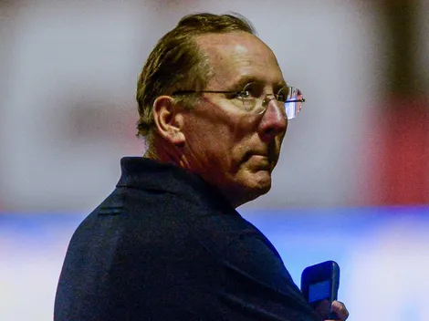 John Textor não reconhece ação da Ares que o tirou da Eagle