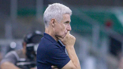 Luis Castro técnico do Grêmio durante partida contra o Sao Jose no estadio Arena do Gremio pelo campeonato Gaucho 2026.
