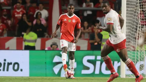 Félix Torres pode começar contra o Furacão