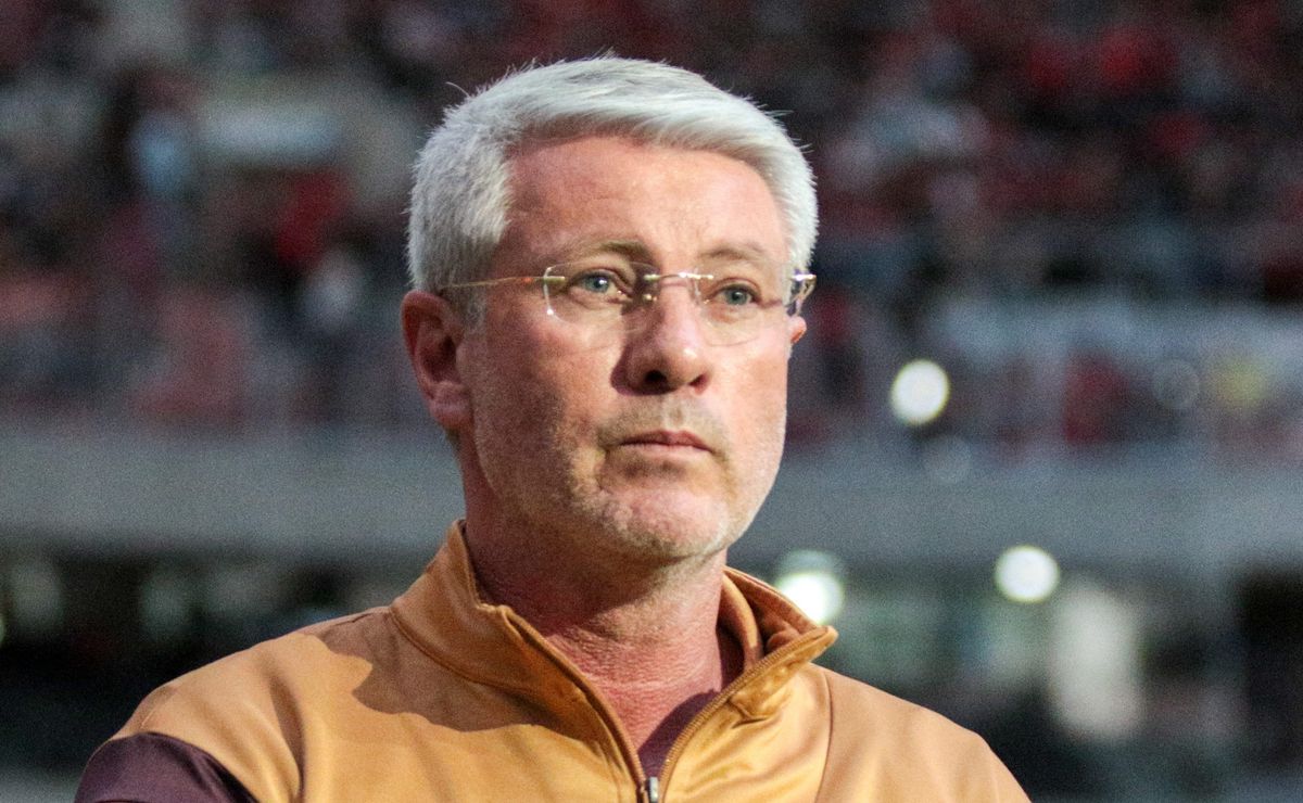 Odair Hellmann esconde estratégia para Internacional x Athletico e projeta retorno ao Beira-Rio