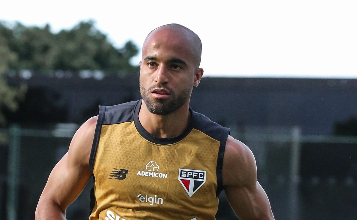 Torcida do São Paulo critica presença de Lucas Moura entre os titulares de Hernán Crespo contra o Flamengo