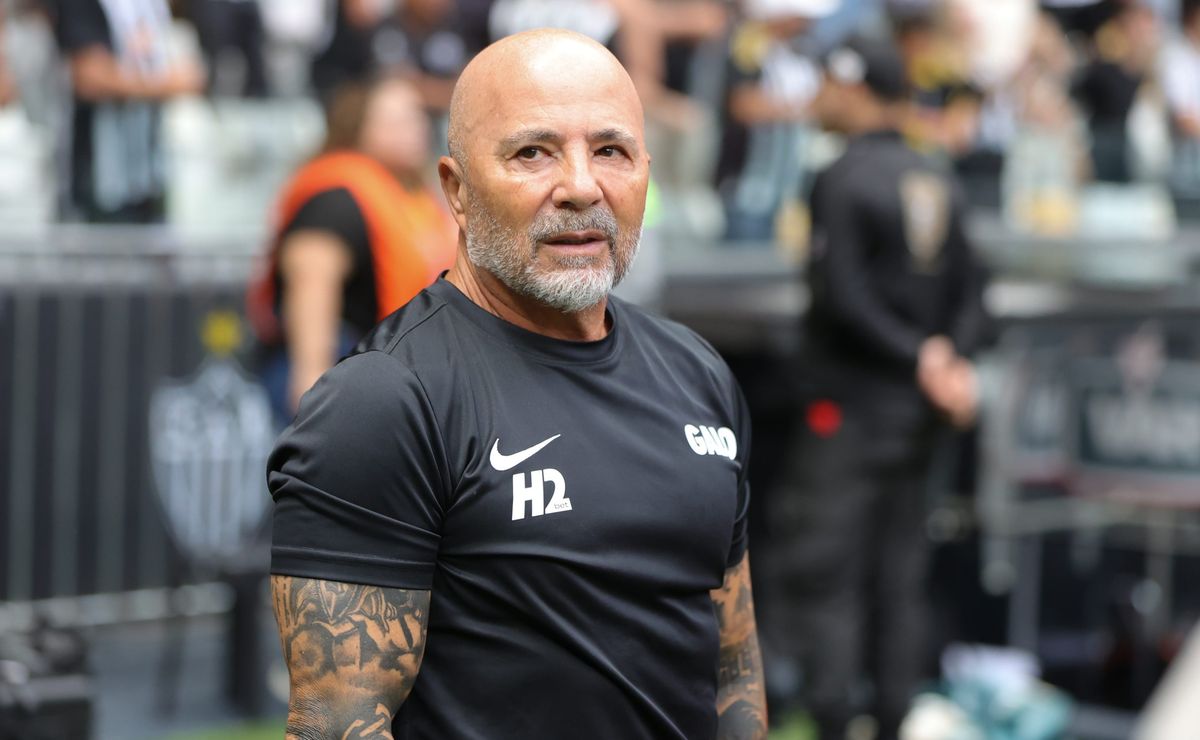 Jorge Sampaoli barra pontas do Atlético-MG, libera trio no mercado e muda rota ofensiva para 2026