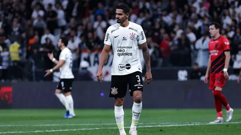 SP – SAO PAULO – 01/11/2023 – BRASILEIRO A 2023, CORINTHIANS X ATHLETICO-PR – Lucas Verissimo jogador do Corinthians durante partida contra o Athletico-PR no estadio Arena Corinthians pelo campeonato Brasileiro A 2023. Foto: Fabio Giannelli/AGIF