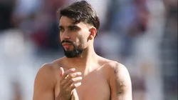 Lucas Paquetá, do West Ham United, aplaude os torcedores ao final do amistoso de pré-temporada entre West Ham United e Lille OSC, no Estádio Olímpico de Londres, em 9 de agosto de 2025, em Londres, Inglaterra. Foto de Richard Pelham/Getty Images.