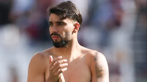 Lucas Paquetá, do West Ham United, aplaude os torcedores ao final do amistoso de pré-temporada entre West Ham United e Lille OSC, no Estádio Olímpico de Londres, em 9 de agosto de 2025, em Londres, Inglaterra. Foto de Richard Pelham/Getty Images.