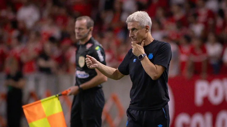 Grêmio inicia o Brasileirão no Maracanã com elenco reformulado e projeto liderado por Luís Castro - Maxi FranzoiAGIF