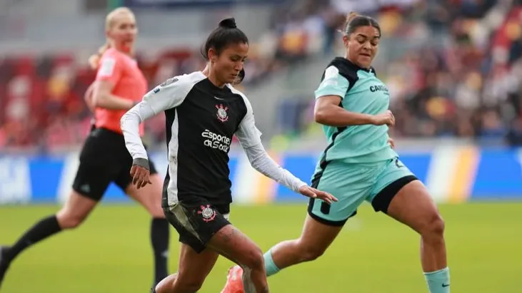 Jogadoras do Gotham e Corinthians em campo pelo Mundial de Clubes Feminino