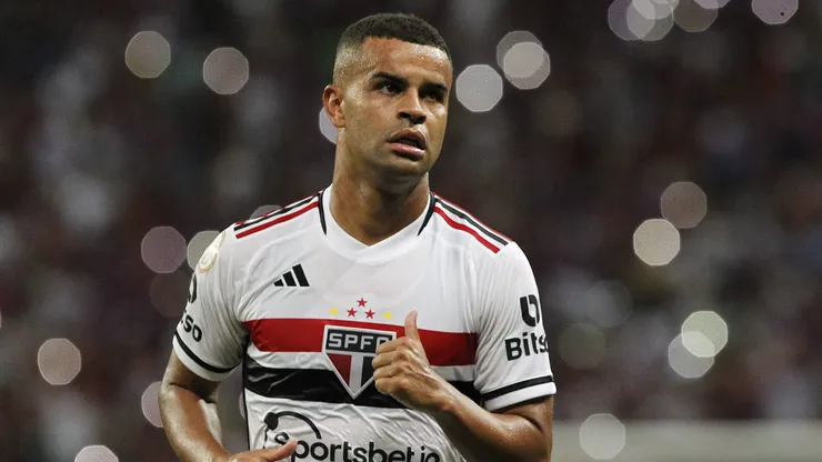 Alisson voltou a treinar no Tricolor - Foto: Rubens Chiri / saopaulofc.net