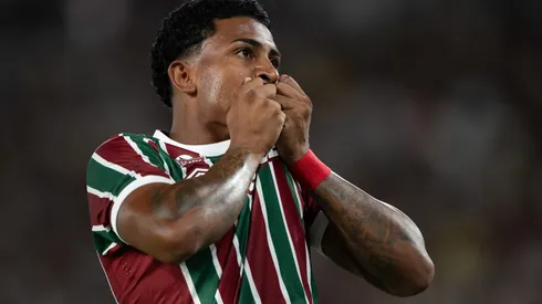 John Kennedy comemorando após marcar gol para o Fluminense.
