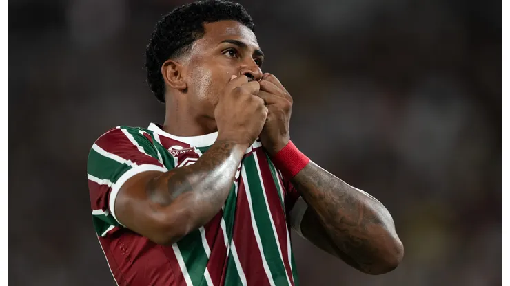 John Kennedy comemorando após marcar gol para o Fluminense.