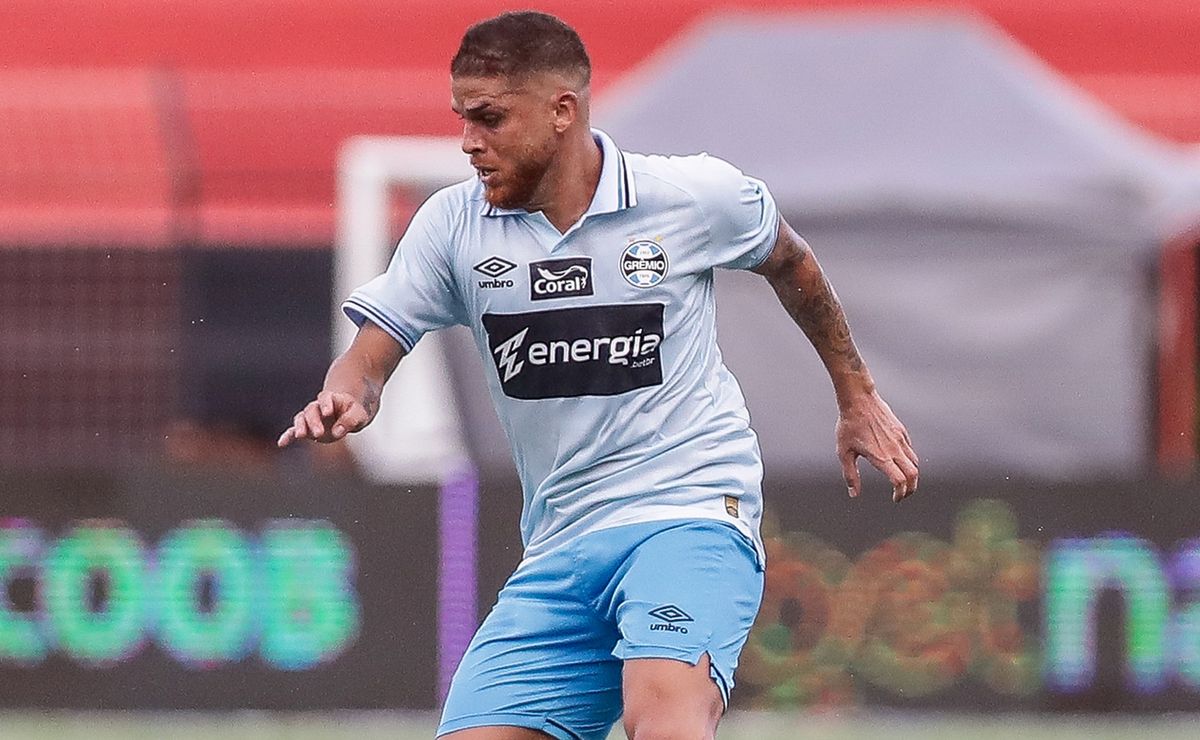 Fora dos planos de Luís Castro, Cuéllar pode ser liberado pelo Grêmio antes do fim do contrato