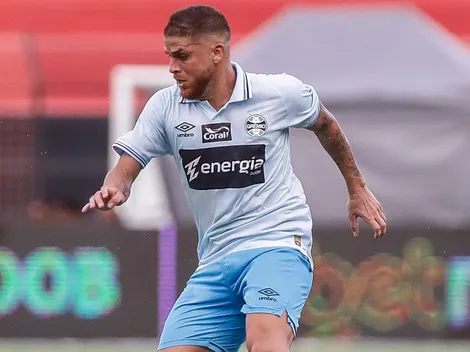 Fora dos planos de Luís Castro, Cuéllar pode ser liberado pelo Grêmio