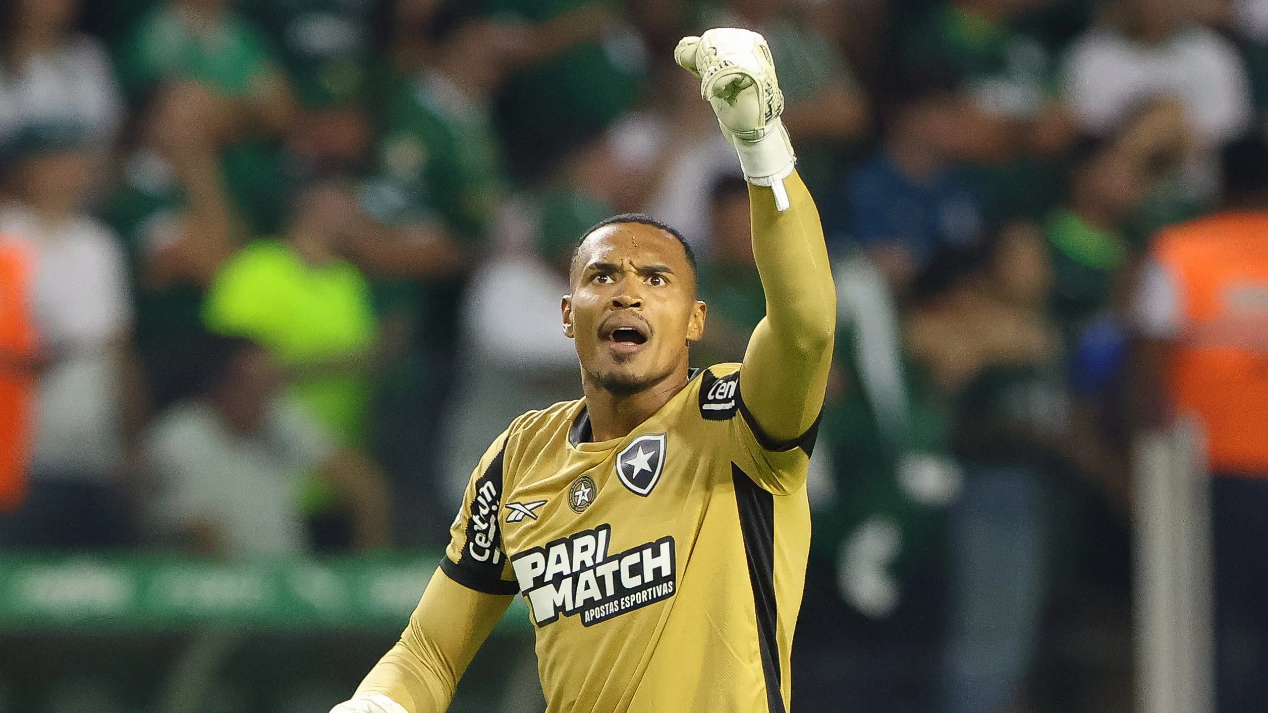 John se destacou pelo Botafogo antes de rumar para a Inglaterra – Foto: Joisel Amaral/AGIF