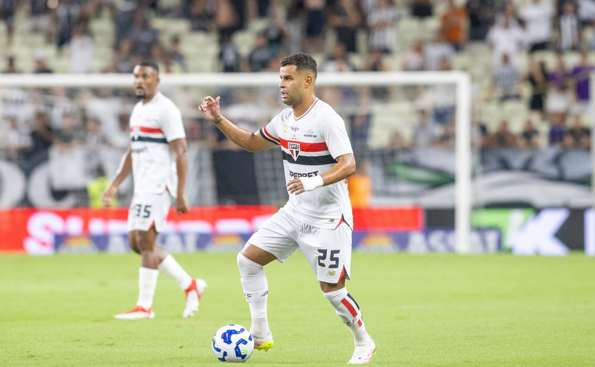 São Paulo vê negócio melar, Alisson volta a treinar e ida ao Corinthians acaba em frustração