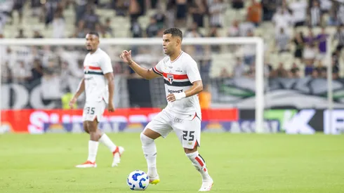 CE – FORTALEZA – 26/04/2025 – BRASILEIRO A 2025, CEARA X SAO PAULO – alisson jogador do Sao Paulo durante partida contra o Ceara no estadio Arena Castelao pelo campeonato Brasileiro A 2025. Foto: Baggio Rodrigues/AGIF
