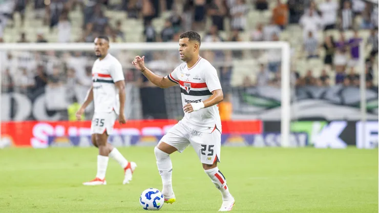 CE - FORTALEZA - 26/04/2025 - BRASILEIRO A 2025, CEARA X SAO PAULO - alisson jogador do Sao Paulo durante partida contra o Ceara no estadio Arena Castelao pelo campeonato Brasileiro A 2025. Foto: Baggio Rodrigues/AGIF