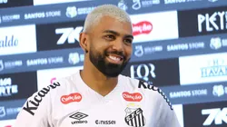 SP - SANTOS - 05/01/2026 - SANTOS, APRESENTACAO GABIGOL - Gabriel Barbosa(Gabigol) posa para fotos durante sua apresentacao oficial como jogador do Santos FC em coletiva de imprensa realizada no Vila Belmiro. Foto: Mauricio De Souza/AGIF